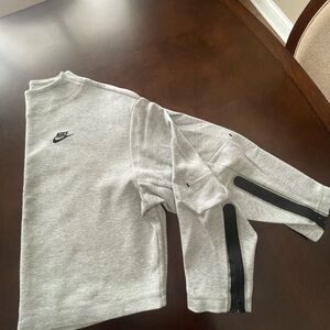 NIKE Crop Sweatshirt Medium